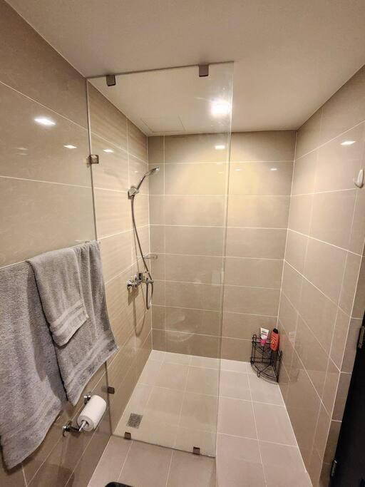 Cosy Executive 1 Bedroom Uptown Parksuites Ultra Fast Internet Манила Екстериор снимка