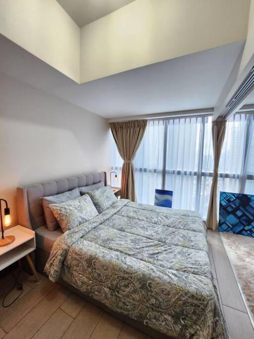Cosy Executive 1 Bedroom Uptown Parksuites Ultra Fast Internet Манила Екстериор снимка