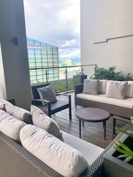 Cosy Executive 1 Bedroom Uptown Parksuites Ultra Fast Internet Манила Екстериор снимка