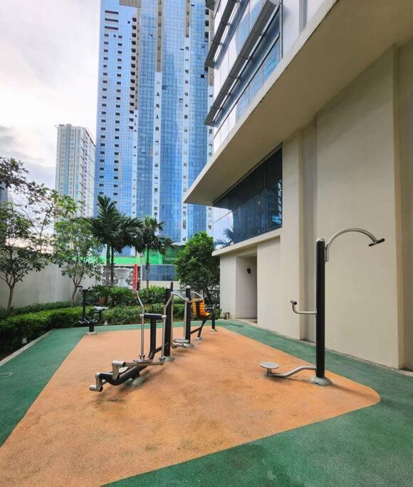 Cosy Executive 1 Bedroom Uptown Parksuites Ultra Fast Internet Манила Екстериор снимка