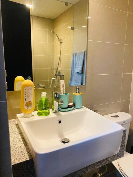 Cosy Executive 1 Bedroom Uptown Parksuites Ultra Fast Internet Манила Екстериор снимка