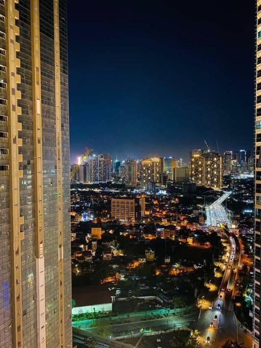 Cosy Executive 1 Bedroom Uptown Parksuites Ultra Fast Internet Манила Екстериор снимка
